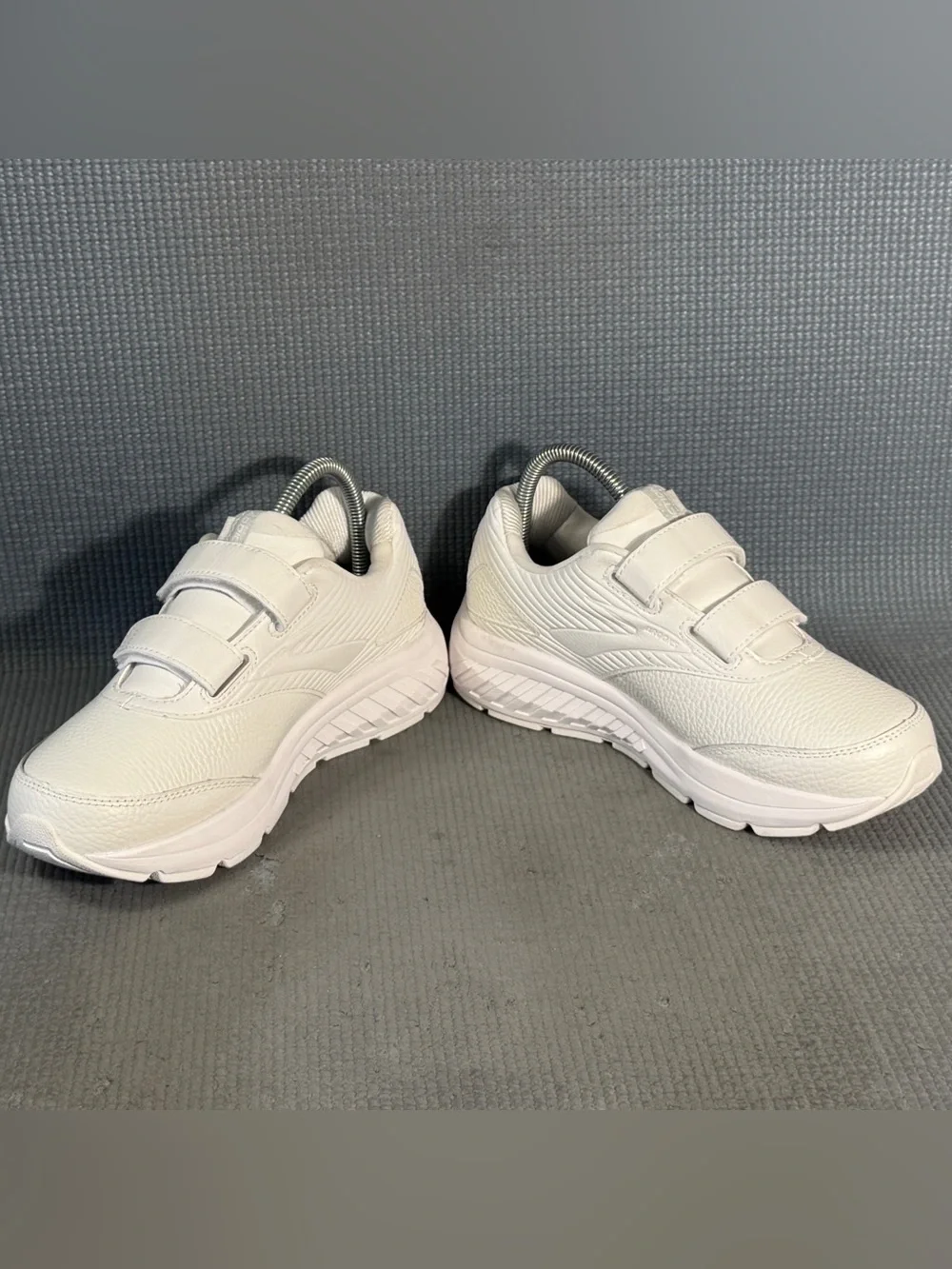 Brooks Addiction Walker V-Strap 2 White Sneakers Women’s Size 7